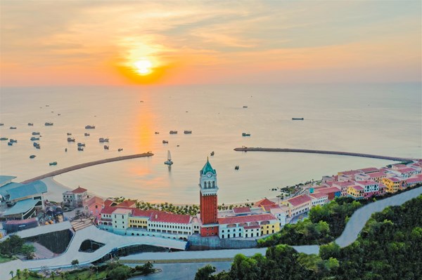 Fashion Voyage #3 mở màn 12 mùa lễ hội đa sắc màu ở Nam Phú Quốc 2021