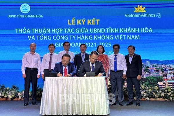 Vietnam Airlines và Khánh Hòa ký thỏa thuận hợp tác