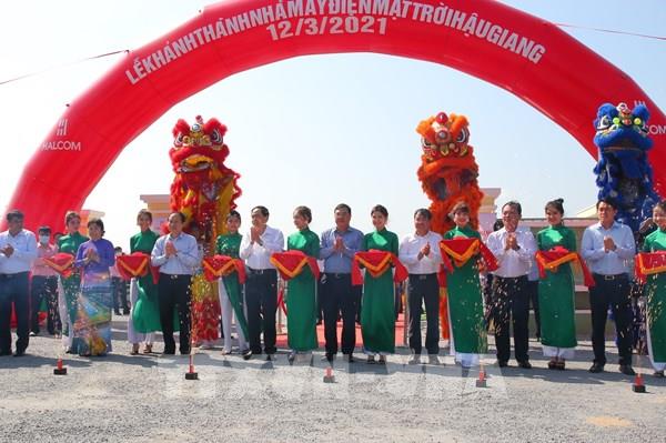 Khánh thành nhà máy điện mặt trời ở miền Tây