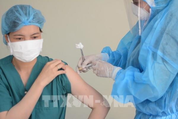 Đà Nẵng tiêm vaccine phòng COVID-19 cho nhân viên y tế