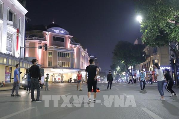 Hà Nội chính thức mở lại phố đi bộ Hồ Gươm