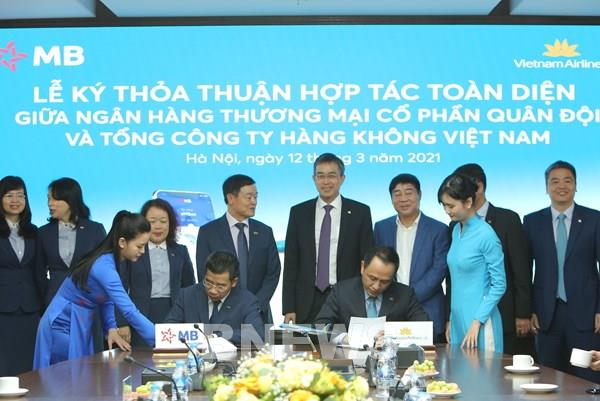 Vietnam Airlines và Ngân hàng MB ký thỏa thuận hợp tác toàn diện