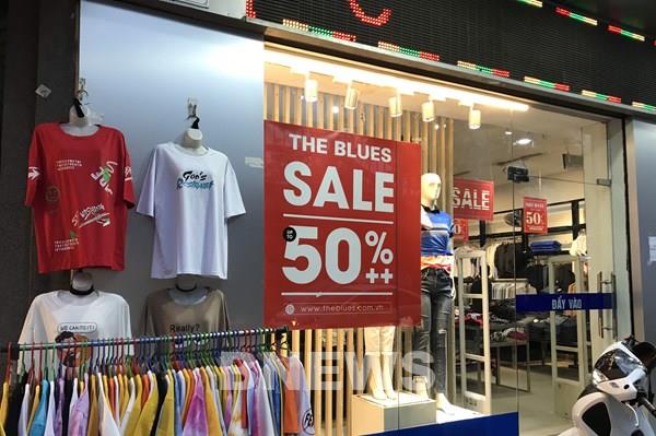 Thời trang giảm giá, khách hàng có hưởng lợi?