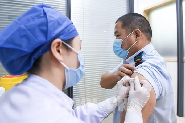 Dịch COVID-19: Trung Quốc đặt mục tiêu tiêm chủng cho 70-80% dân số