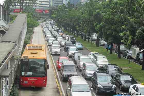 Anh giúp Indonesia điện khí hóa 10.000 chiếc xe bus công cộng