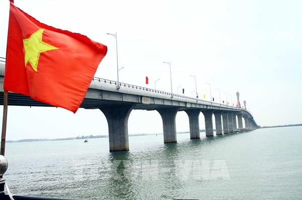 Thủ tướng Nguyễn Xuân Phúc dự lễ thông xe cầu Cửa Hội