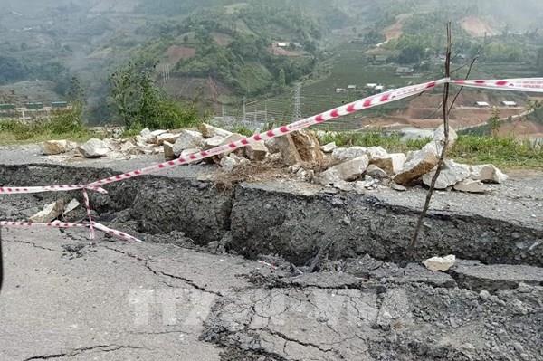Sụt lún nghiêm trọng trên tỉnh lộ 152 thuộc thị xã Sa Pa- Lào Cai