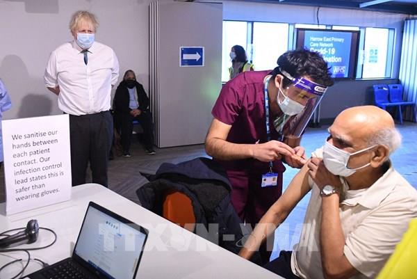 Anh xem xét triển khai "hộ chiếu vaccine"