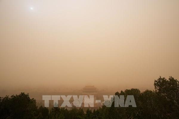 Thủ đô Bắc Kinh chìm trong cát bụi ô nhiễm