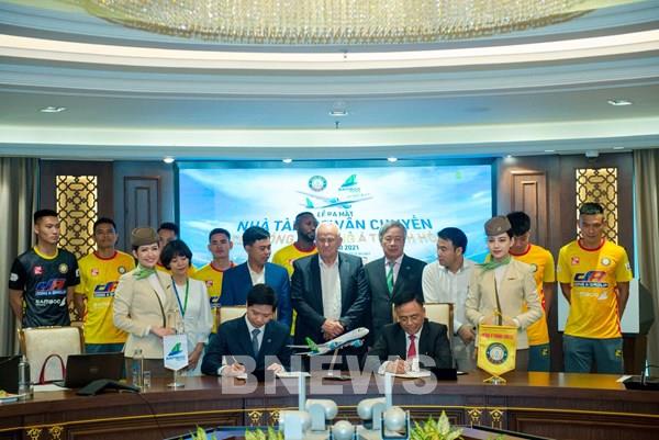 Bamboo Airways tài trợ dịch vụ hàng không cho CLB bóng đá Đông Á Thanh Hóa