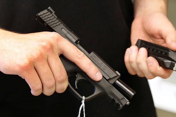 Xả súng gây thương vong tại trường trung học ở Canada