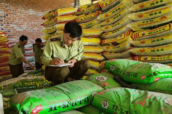 Phát hiện 3,6 tấn phân bón đã hết hạn sử dụng