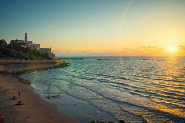 Israel mở cửa trở lại các bãi biển sau sự cố tràn dầu