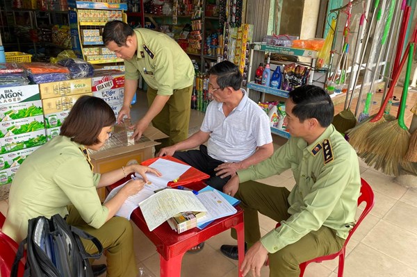 Nhiều cơ sở kinh doanh thuốc lá giả mạo nhãn hiệu WHITE HORSE