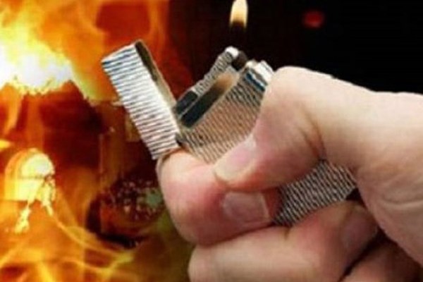 Điều tra 2 đối tượng dùng xăng, đe dọa giết người