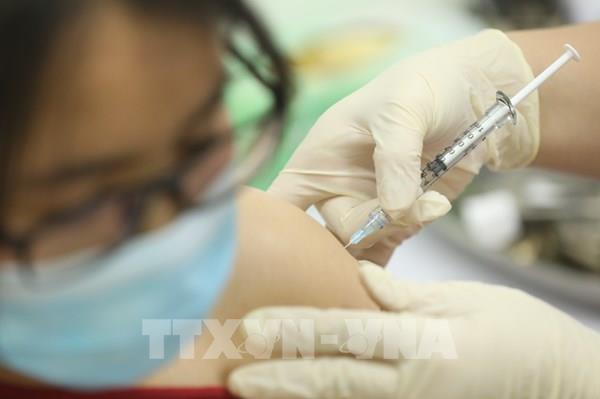 Thêm 15 người tiêm thử nghiệm vaccine COVIVAC phòng COVID-19