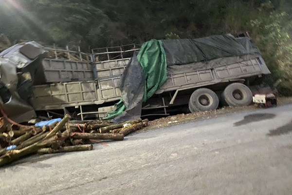 Điều tra nguyên nhân vụ tai nạn giao thông làm 7 người tử vong