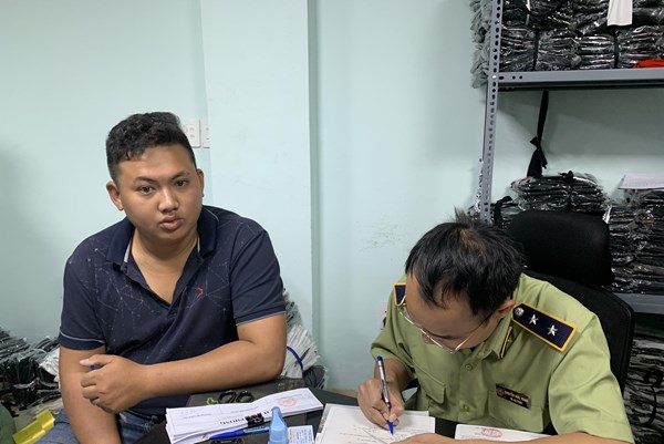Triệt phá kho hàng giả thu giữ hàng nghìn sản phẩm giả mạo nhãn hiệu