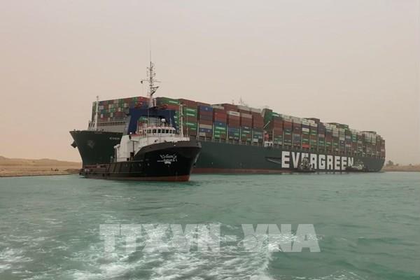 Tàu mắc cạn ở kênh đào Suez: Giao thương toàn cầu có thể rơi vào kịch bản tồi tệ