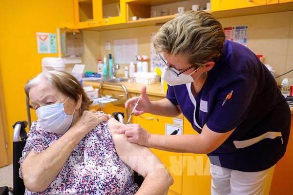 Séc và Thụy Sĩ thử nghiệm kháng thể chống biến thể của SARS-CoV-2