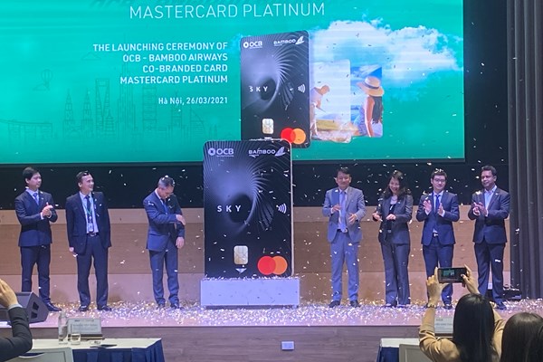 OCB và Bamboo Airways ra mắt thẻ tín dụng đồng thương hiệu OCB – Bamboo Airways MasterCard Platinum