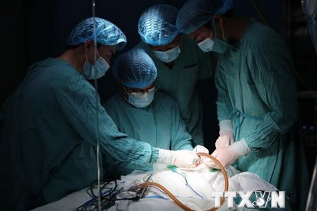 Tưởng mình béo lên và khối u 10 kg trong người phải cắt bỏ