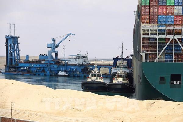 Vụ tàu mắc kẹt ở kênh đào Suez: Tiếp tục nỗ lực giải cứu tàu Ever Given