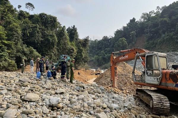 Vụ sạt lở Thủy điện Rào Trăng 3: Ngăn đập xong tại khu vực bãi bồi thứ nhất