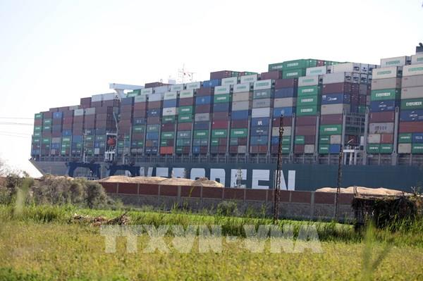 Những thiệt hại khôn lường trong vụ tàu mắc kẹt ở kênh đào Suez