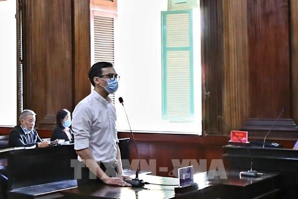 Tuyên phạt nam tiếp viên hàng không làm lây lan dịch COVID-19 hai năm tù treo