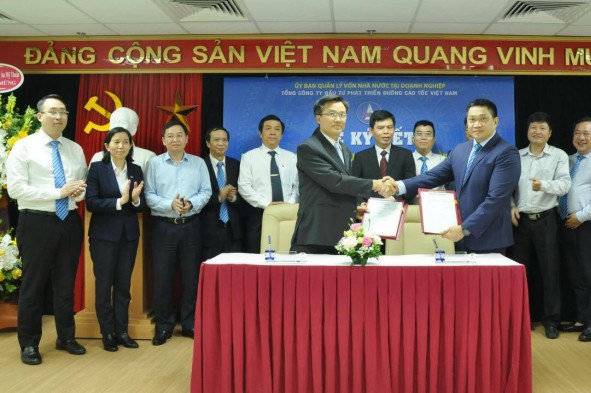 Ký hợp đồng sáp nhập hai "đầu mối" phát triển đường cao tốc