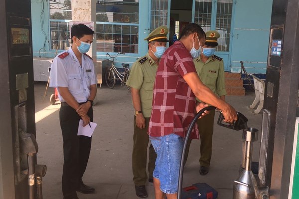 Tiền Giang thu giữ hơn 12.000 lít xăng kém chất lượng