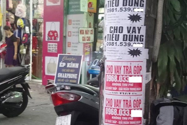 Phạt đến 2 triệu đồng nếu treo quảng cáo ở cột điện 