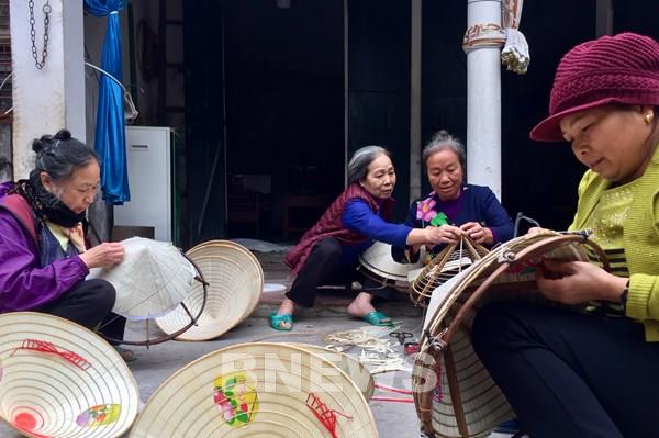 Làng nghề nón lá Vĩnh Thịnh giữa lòng Hà Nội