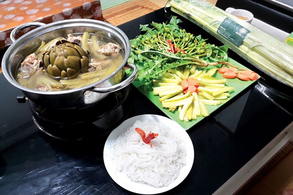 Xác lập kỷ lục cùng lúc chế biến 100 món ăn từ rau và hoa Đà Lạt