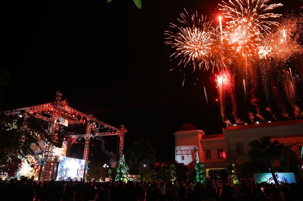 Cận cảnh 2 địa điểm ngắm pháo hoa mãn nhãn tại Sầm Sơn