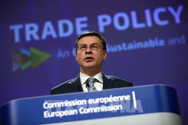 EU đề xuất kéo dài thời gian tạm dừng áp thuế trả đũa với Mỹ