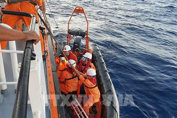 Kịp thời cấp cứu ngư dân bị nạn nguy kịch trên biển