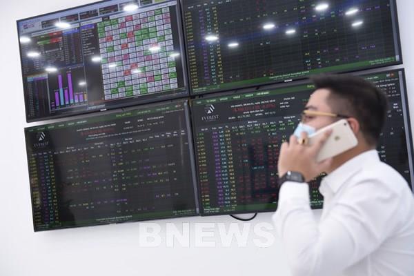 VN-Index tăng nhẹ, cổ phiếu dầu khí dẫn sóng