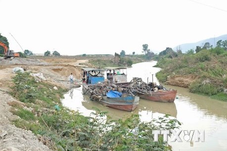 Xác định nhiều vi phạm của doanh nghiệp khai thác cát trên sông Đa Nhim