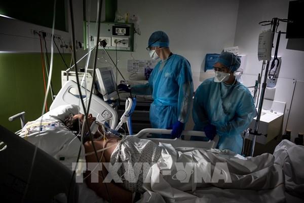 Pháp ghi nhận số bệnh nhân COVID-19 nguy kịch cao nhất kể từ đầu năm