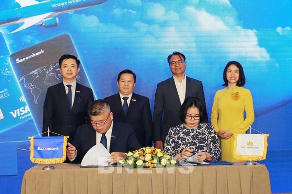 Sacombank hợp tác với Vietnam Airlines ra mắt thẻ tín dụng liên kết
