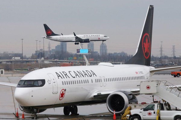 Các lãnh đạo cấp cao của Air Canada trả lại các khoản thưởng năm 2020