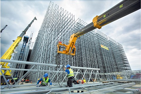 Có được thi công khi chưa gia hạn hợp đồng?