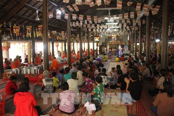 Đồng bào Khmer đón mừng Tết Chôl Chnăm Thmây cổ truyền