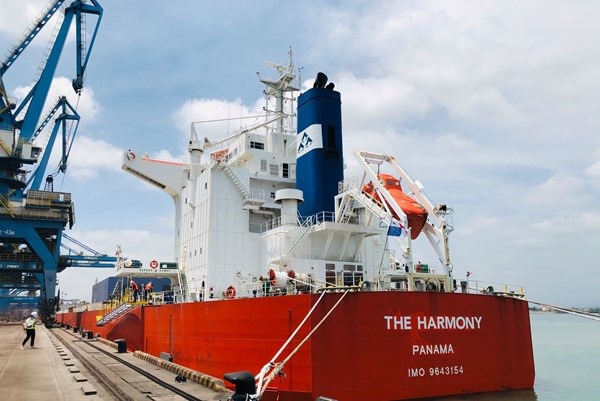 Tàu Harmony của Hòa Phát hoàn thành chở 80.000 tấn than về Dung Quất