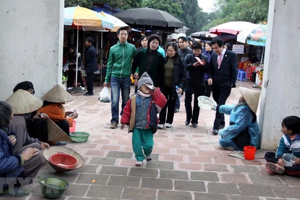 Xử lý người có hành vi lôi kéo người khác đi xin ăn, chèo kéo du khách