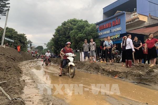 Dự báo thời tiết ngày mai 18/4: Bắc Bộ tiếp tục mưa to, miền núi đề phòng lũ ống, lũ quét