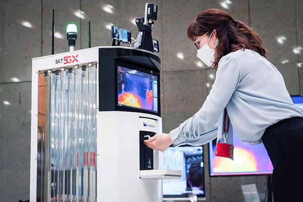 Ra mắt robot khử trùng dùng công nghệ 5G đầu tiên trên thế giới