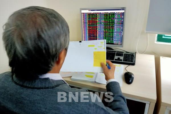 Vốn hóa thị trường chứng khoán khoảng 296 tỷ USD 